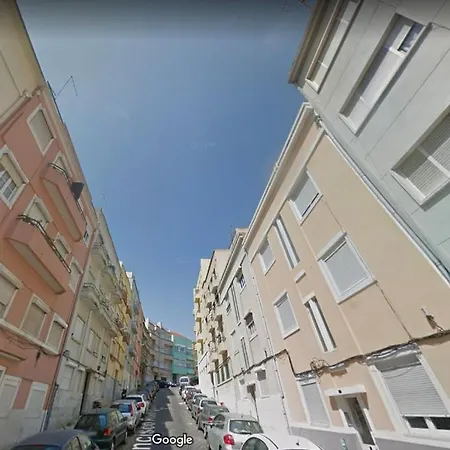 Bright Flat In Campolide Close To Metro