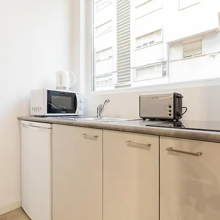 Bright Flat In Campolide Close To Metro Apartment *
